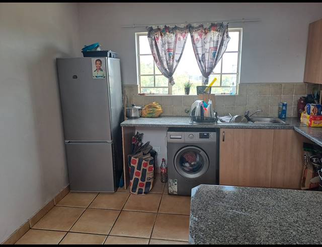 2 BEDROOM TOWNHOUSE FOR SALE IN CASTLEVIEW